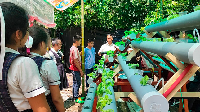Docentes explican proyecto educativo
