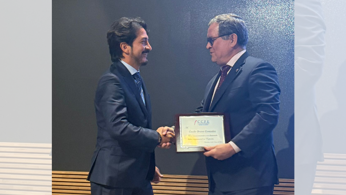Premian a emprendedores peruanos radicados en España