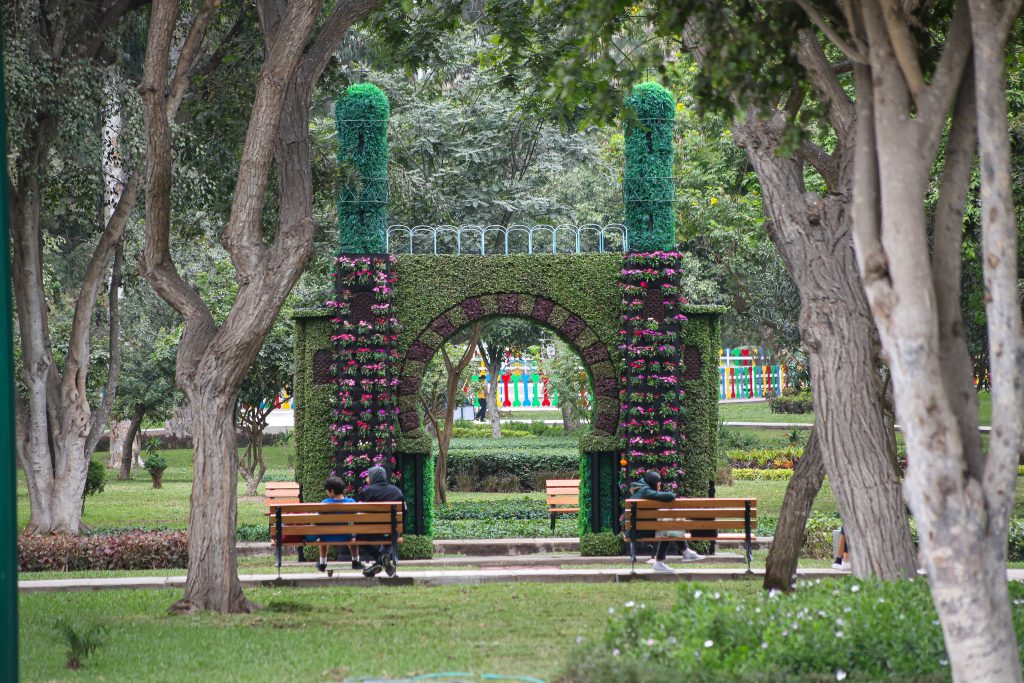 Alcalde de Santiago de Surco, Carlos Bruce, entrega seis parques remodelados en la urbanización Valle Hermoso