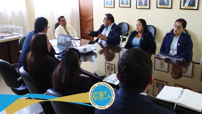 El rector, recibió al decano nacional del Colegio de Tecnólogos del Perú, Wesney Sánchez, quien presentó un estudio técnico sobre la necesidad de implementar la carrera de Tecnología Médica.
