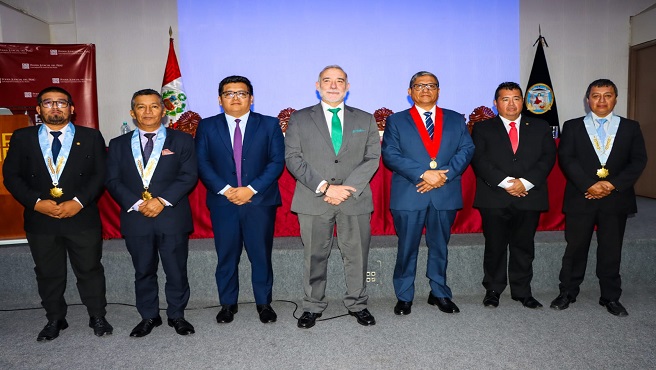 Durante su discurso inaugural, el titular de la Corte destacó la importancia de promover espacios académicos de alto nivel que fortalezcan las capacidades jurídicas de magistrados, servidores judiciales, estudiantes y operadores del sistema de justicia. “El Derecho Penal es una disciplina que evoluciona constantemente y que exige una reflexión crítica y actualizada sobre sus fundamentos y aplicación. Esta jornada académica reafirma nuestro compromiso con una justicia más eficiente, moderna y al servicio del ciudadano”, expresó.