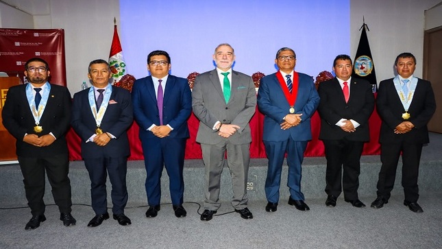 Durante su discurso inaugural, el titular de la Corte destacó la importancia de promover espacios académicos de alto nivel que fortalezcan las capacidades jurídicas de magistrados, servidores judiciales, estudiantes y operadores del sistema de justicia. “El Derecho Penal es una disciplina que evoluciona constantemente y que exige una reflexión crítica y actualizada sobre sus fundamentos y aplicación. Esta jornada académica reafirma nuestro compromiso con una justicia más eficiente, moderna y al servicio del ciudadano”, expresó.