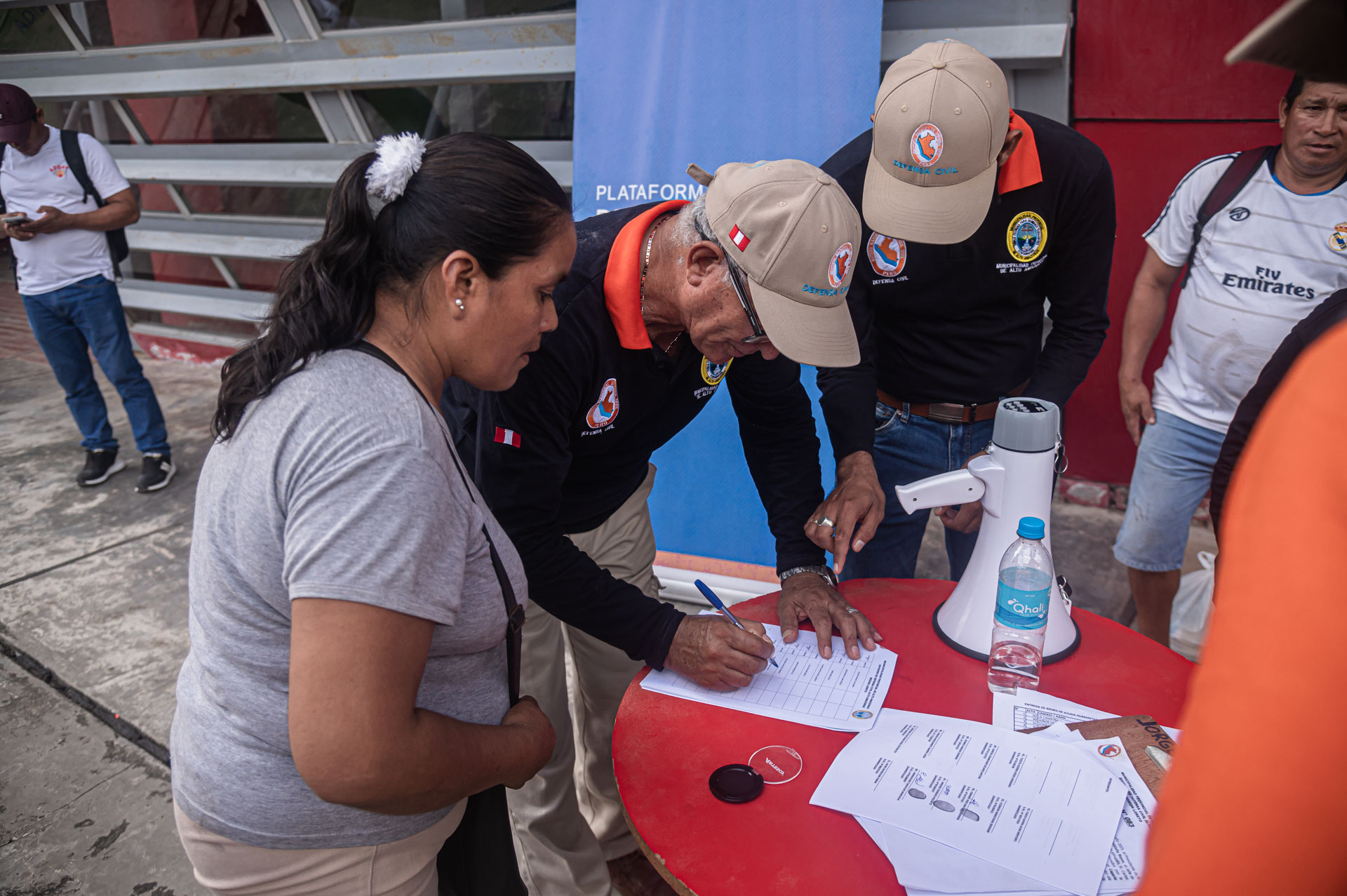 entregamos ayuda humanitaria a más de 100 familias afectadas por las intensas lluvias