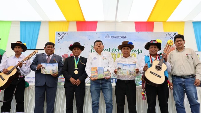 En un ambiente festivo y lleno de tradición, se llevó a cabo en la Plaza de Armas de Moquegua la presentación oficial del programa del XXIV Festival del Sarawja “Charango de Oro” Yojo 2025.