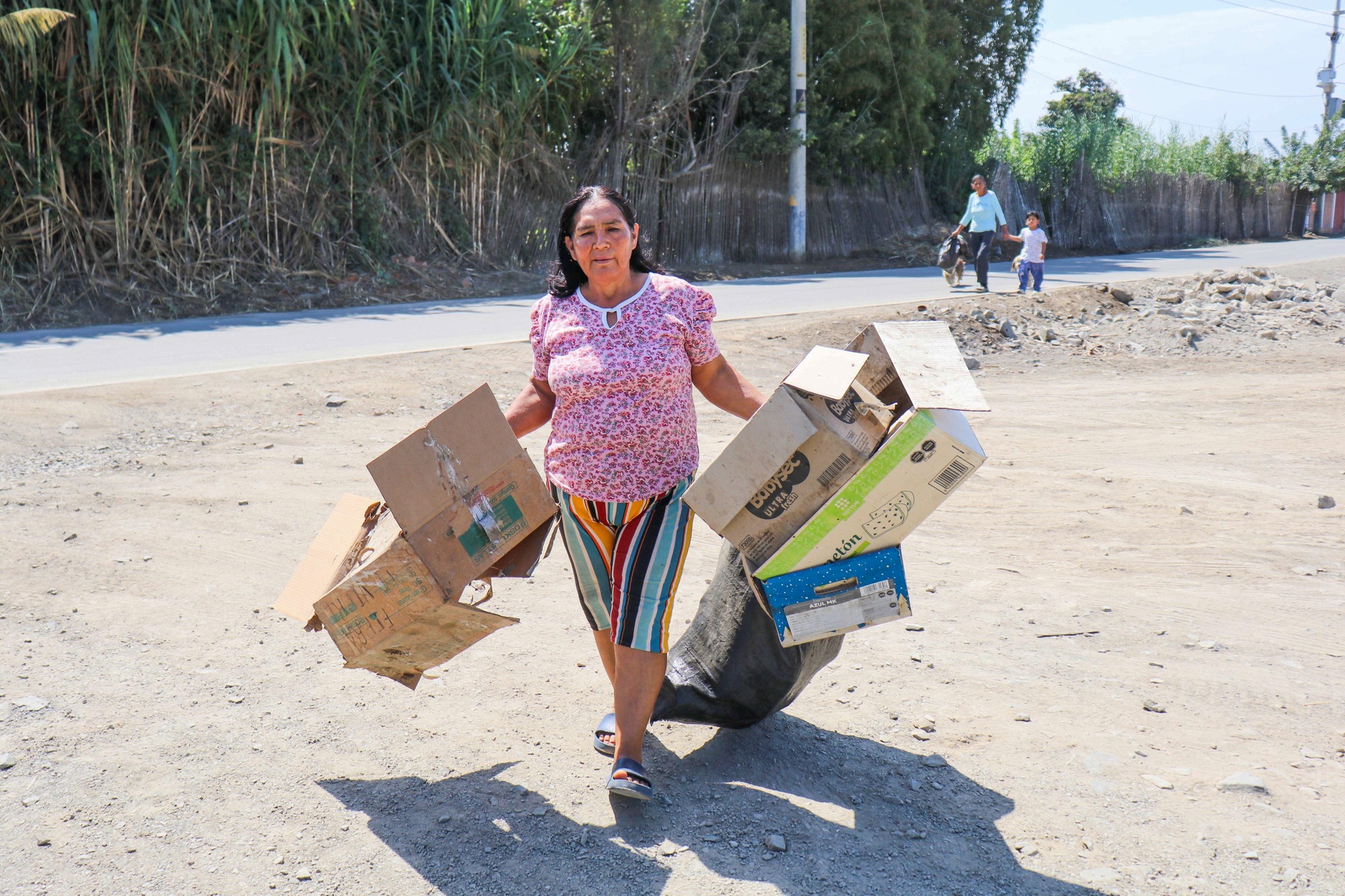 moradores reciclando