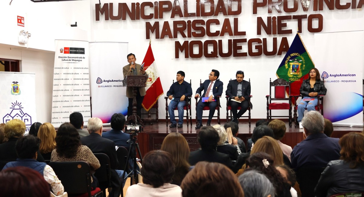 En una emotiva ceremonia realizada en el Salón Consistorial de la Municipalidad Provincial de Mariscal Nieto, se llevó a cabo la presentación oficial de las obras ganadoras del Premio Regional de Literatura Moquegua 2023, un certamen que reconoce y pone en valor la producción literaria de autores locales, reafirmando el compromiso con el desarrollo cultural de la región.