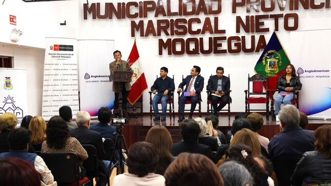 En una emotiva ceremonia realizada en el Salón Consistorial de la Municipalidad Provincial de Mariscal Nieto, se llevó a cabo la presentación oficial de las obras ganadoras del Premio Regional de Literatura Moquegua 2023, un certamen que reconoce y pone en valor la producción literaria de autores locales, reafirmando el compromiso con el desarrollo cultural de la región.