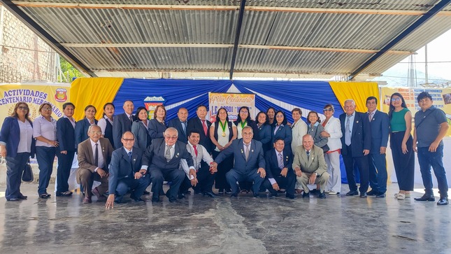 regidoras con el personal administrativo de la institución 
