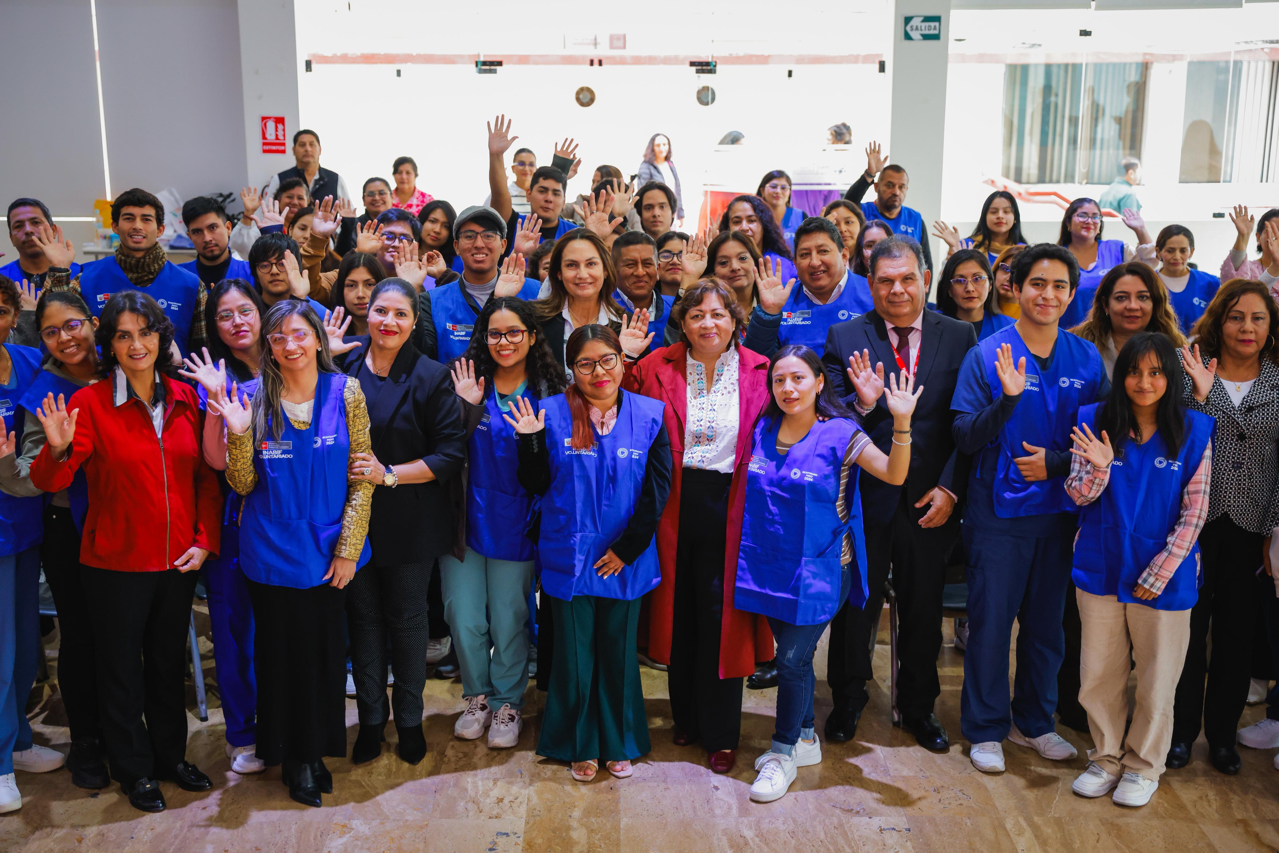 La titular del MIMP destaca fuerza del voluntariado en el compromiso ciudadano con la construcción de un país más humano