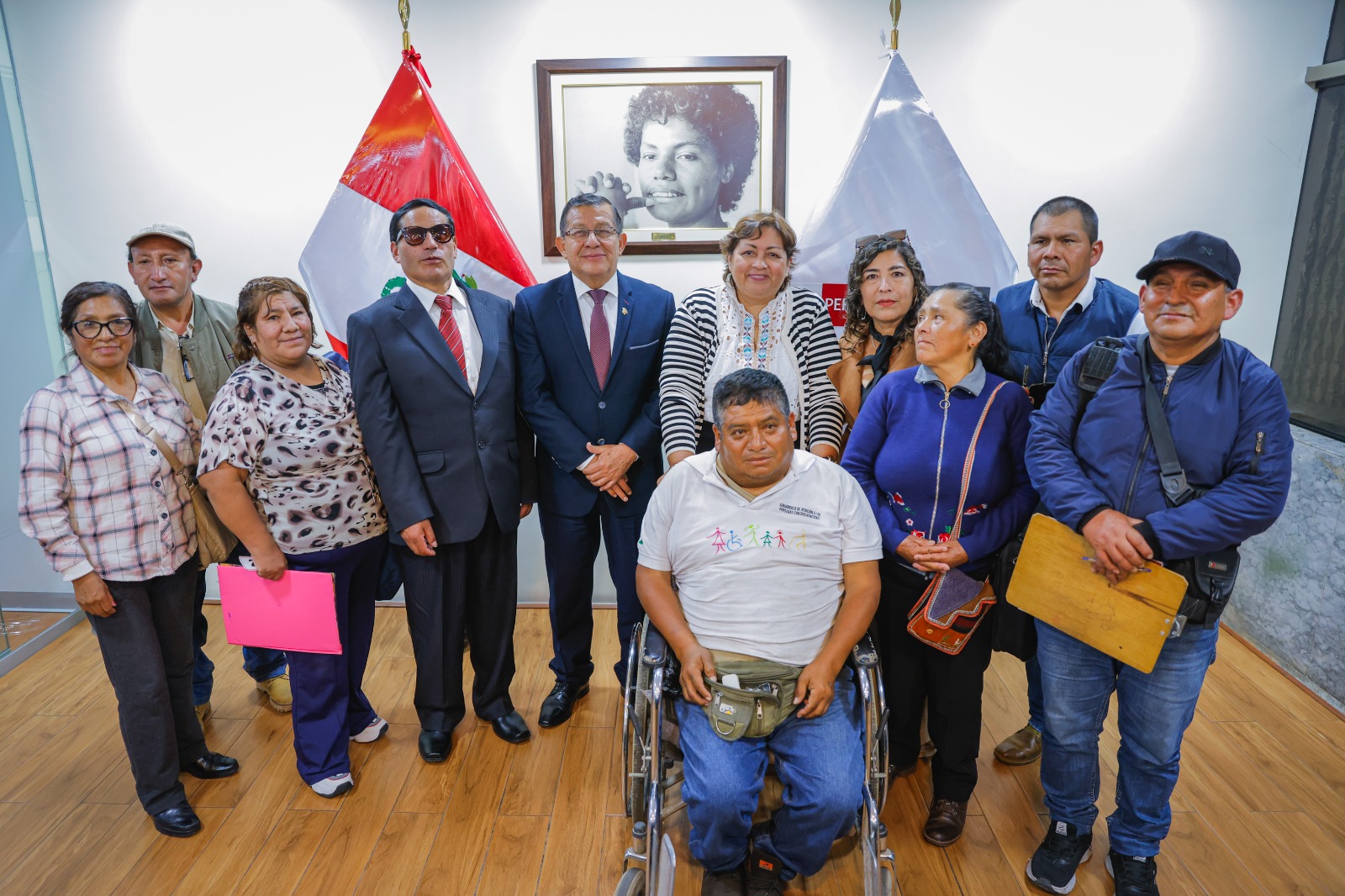 MIMP se reúne con el presidente del Congreso para sumar esfuerzos y fortalecer la protección de personas vulnerables