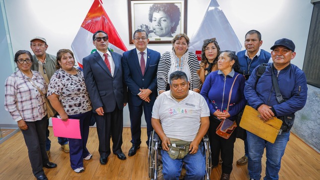MIMP se reúne con el presidente del Congreso para sumar esfuerzos y fortalecer la protección de personas vulnerables 