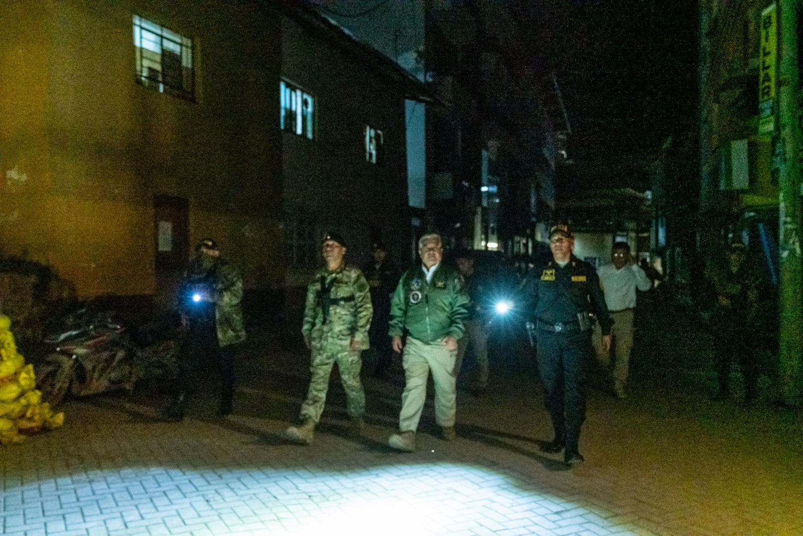 Ministro de Defensa supervisa despliegue de fuerzas del orden durante toque de queda en Pataz