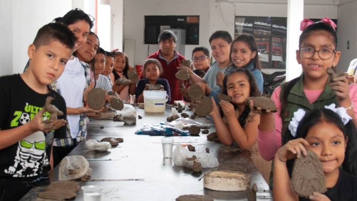 Los niños descubrieron el arte del modelado en arcilla en Museo Bruning