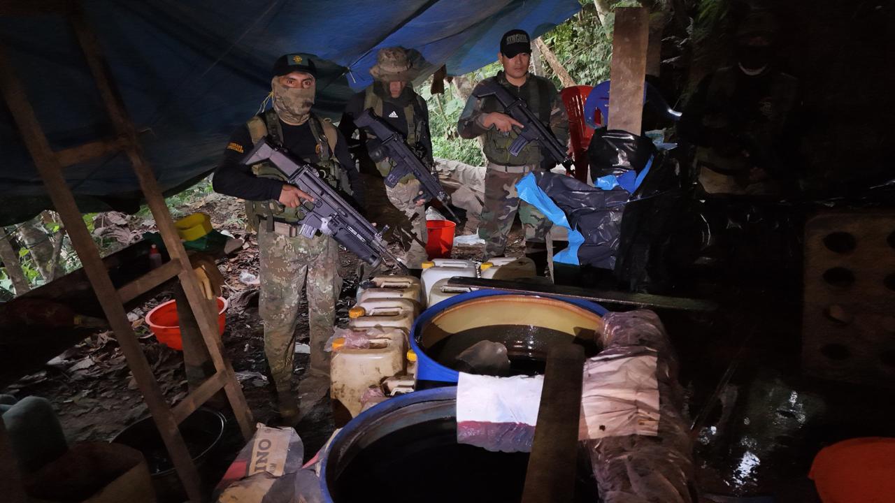 Fuerzas Armadas asestan nuevo golpe al tráfico ilícito de drogas en el VRAEM con destrucción de infraestructura ilegal