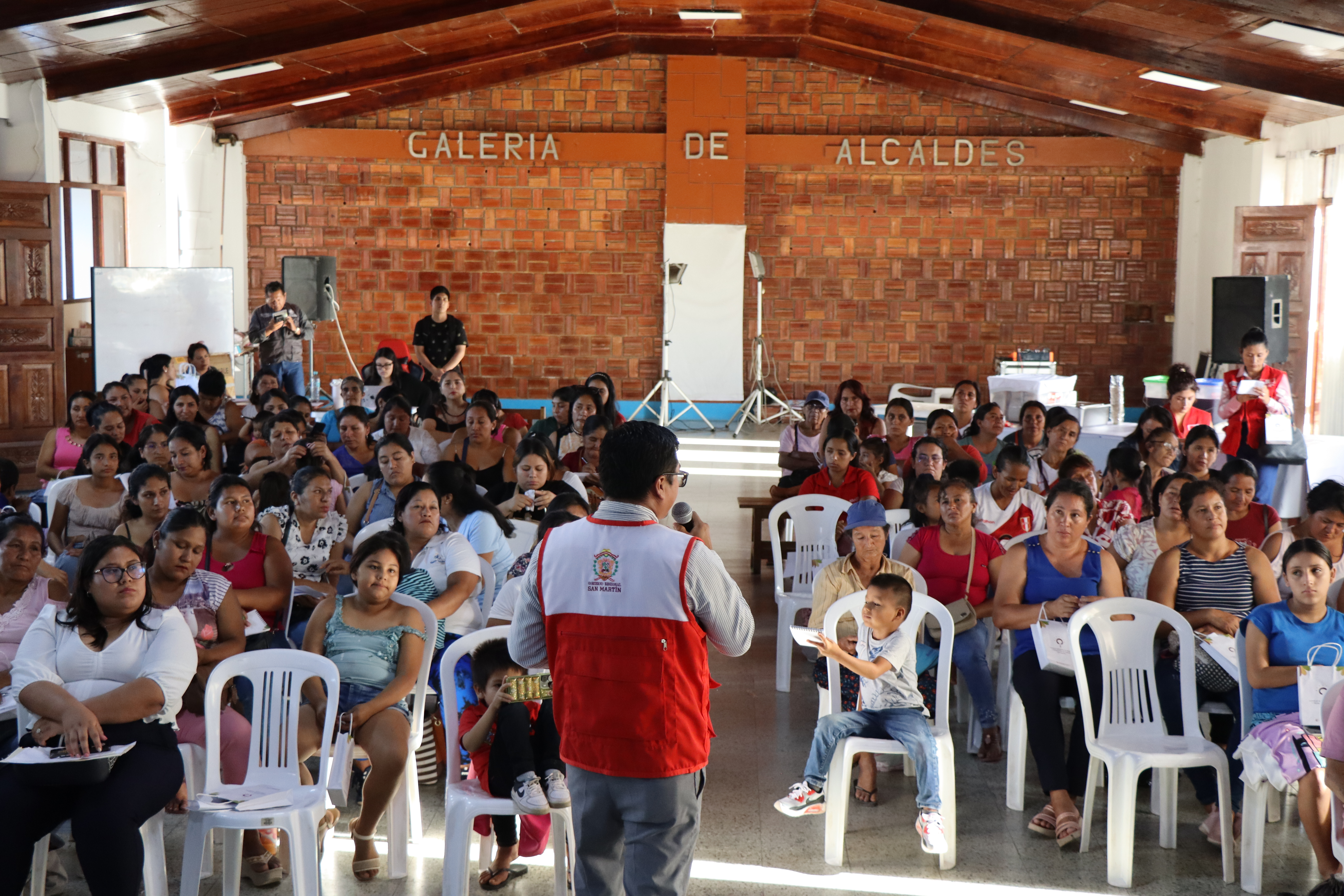 Más de 80 mujeres fortalecen su autonomía económica en “Creadoras de Futuro”