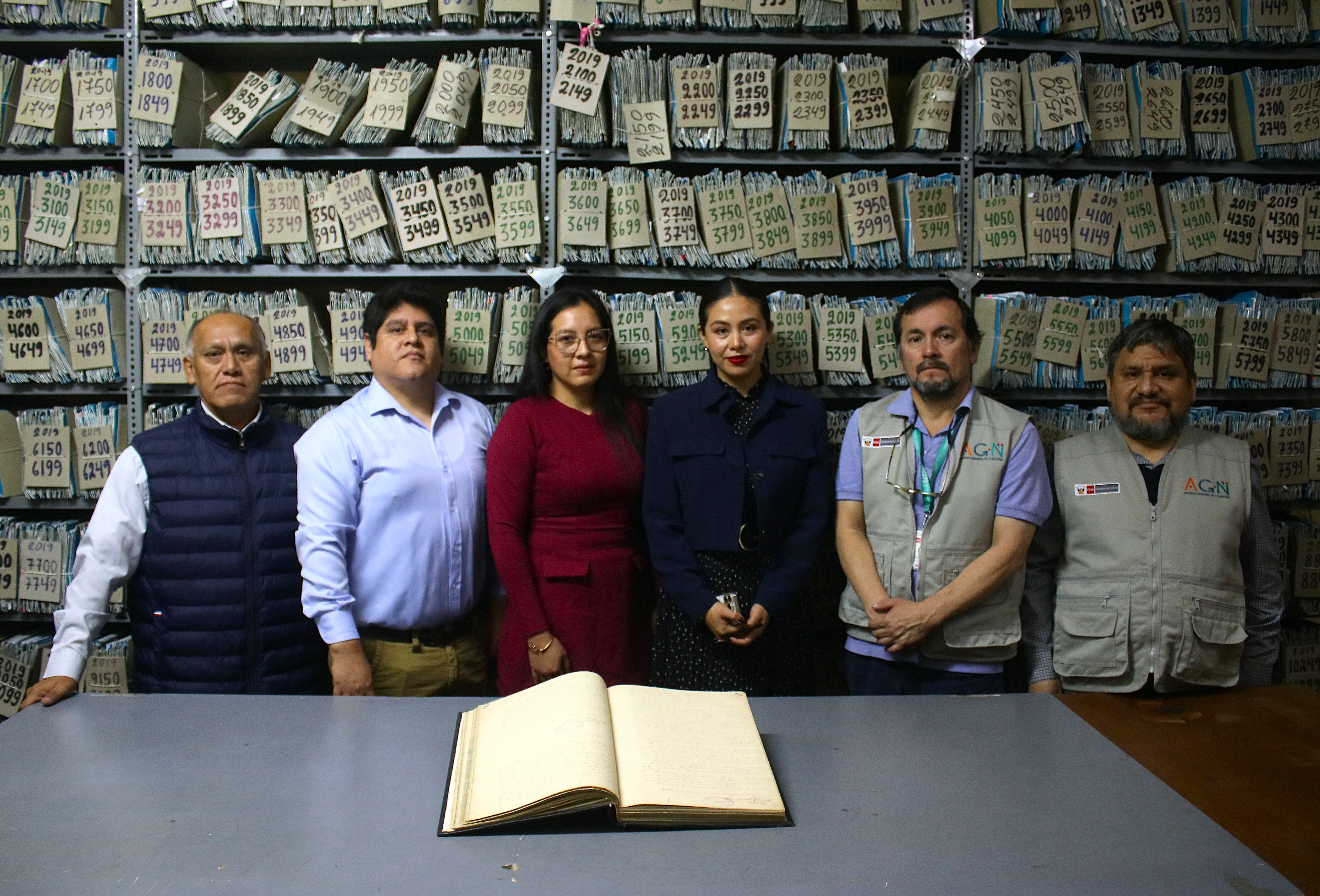 Imagen de funcionarios durante la visita a la Municipalidad de Miraflores
