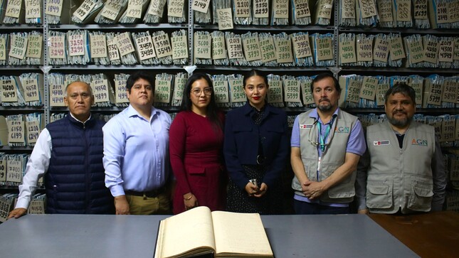 Imagen de funcionarios durante la visita a la Municipalidad de Miraflores