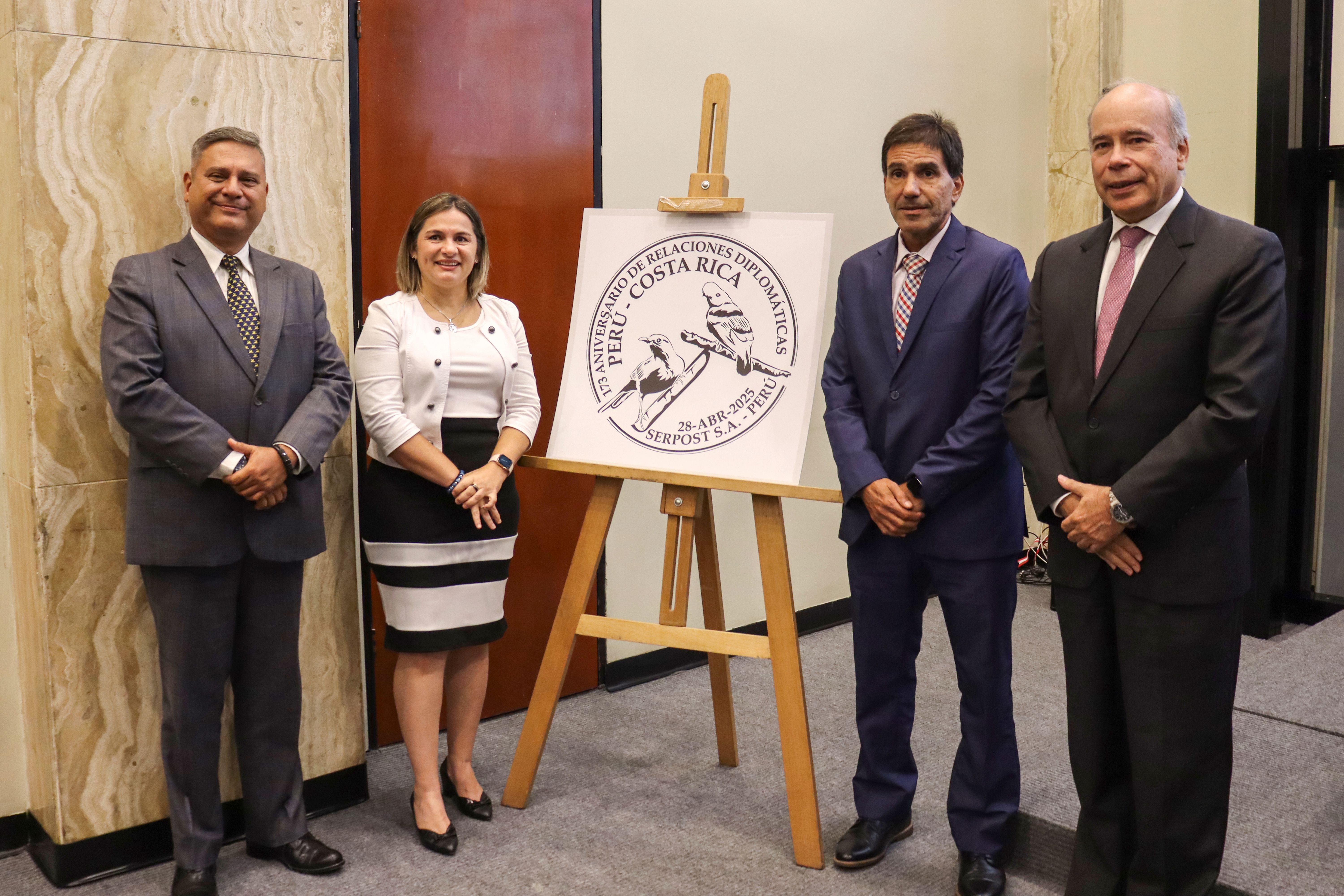 El diseño del matasello conmemorativo por los 173 años del establecimiento de las Relaciones Diplomáticas entre Perú y Costa Rica resalta las aves nacionales de cada país respectivamente: el gallito de las rocas y el yigüirro, representando la riqueza natural, cultural y los lazos de amistad que unen a ambas naciones.