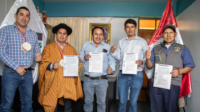 Representantes del PESCS y municipalidad de Pampachiri