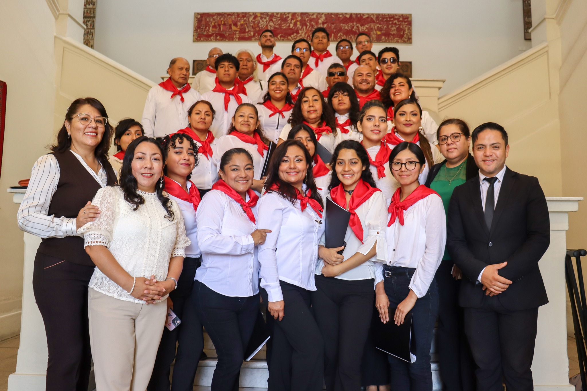 Durante la ceremonia se realizó la presentación artística del Coro del Centro Folklórico del Magisterio “Alejandro Vivanco Guerra”, en la cual interpretaron el Himno Nacional y Flor de la Canela de Chabuca Granda.