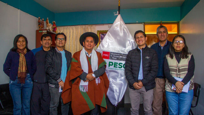 Director ejecutivo del PESCS, alcalde y equipo técnico del distrito Acocro