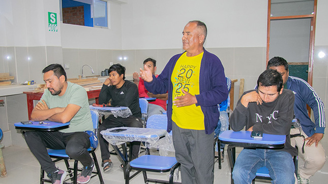 Alcalde y regidores escuchan necesidades del CETPRO ERNESTO REYNA ZEGARRA