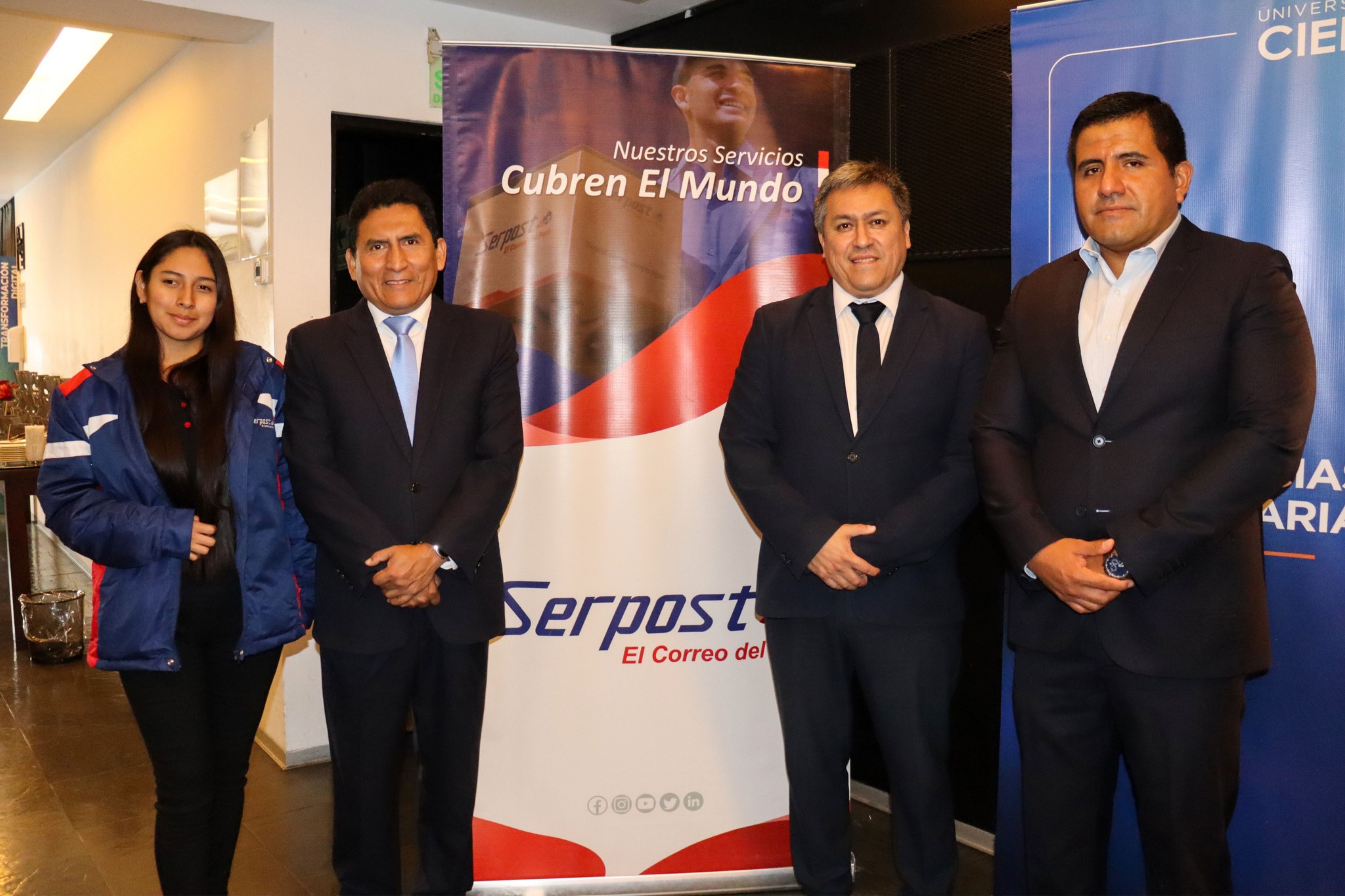 El Gerente General, Sr. Alexander Infantes Pomar, junto al Viceministro de MYPE e Industria, Sr. César Manuel Quispe Luján, y al Director Ejecutivo del Programa Nacional Tu Empresa, Sr. Christian Antonio Flores Magino, compartieron un espacio con el equipo de Serpost en el stand institucional. Esta participación reafirma el compromiso conjunto con el fortalecimiento y crecimiento de los emprendedores del país.