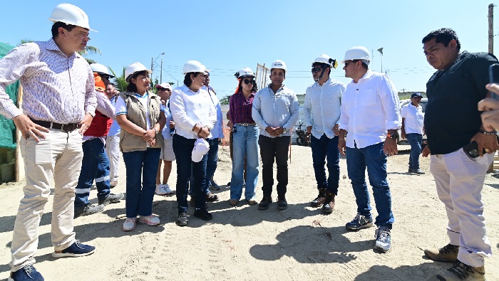 Autoridades y vecinos