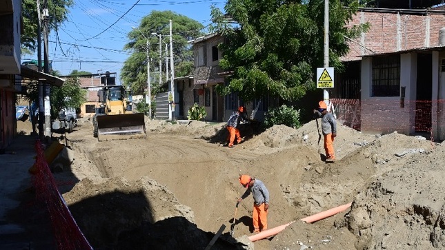 Trabajo en obra de Almirante Grau