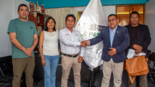 Representantes del PESCS y el Distrito de Carmen Salcedo