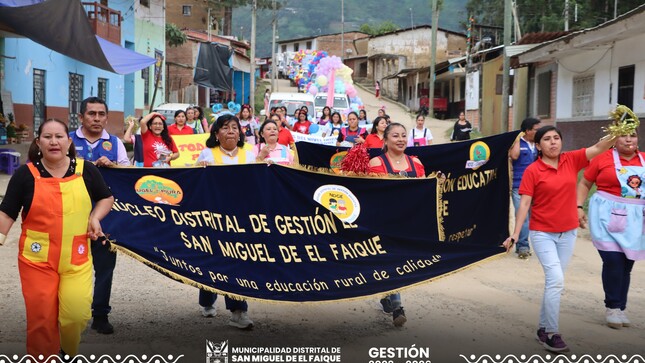 Pasa calle de los maestros en San Miguel de El Faique