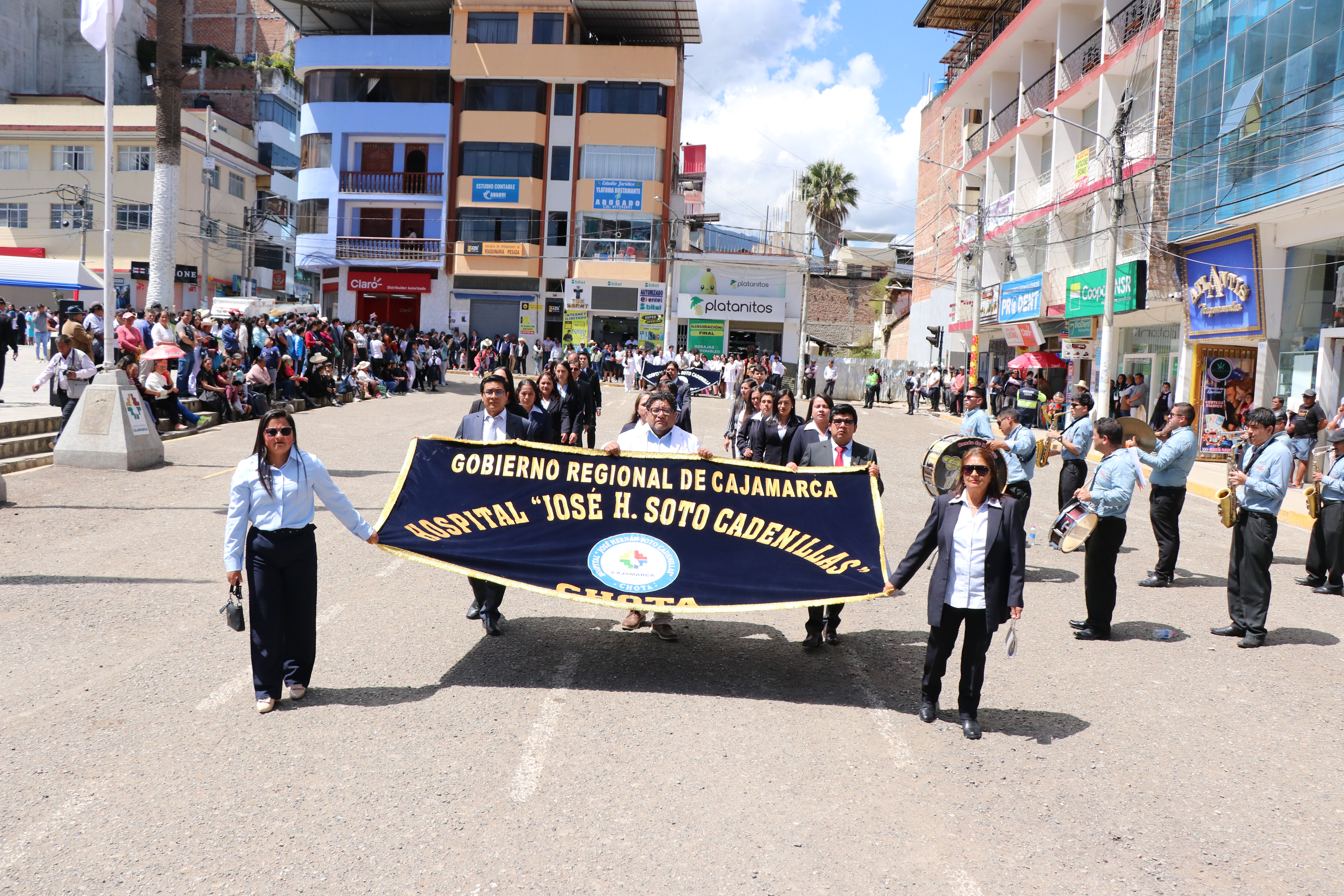 Destacada participación en desfile