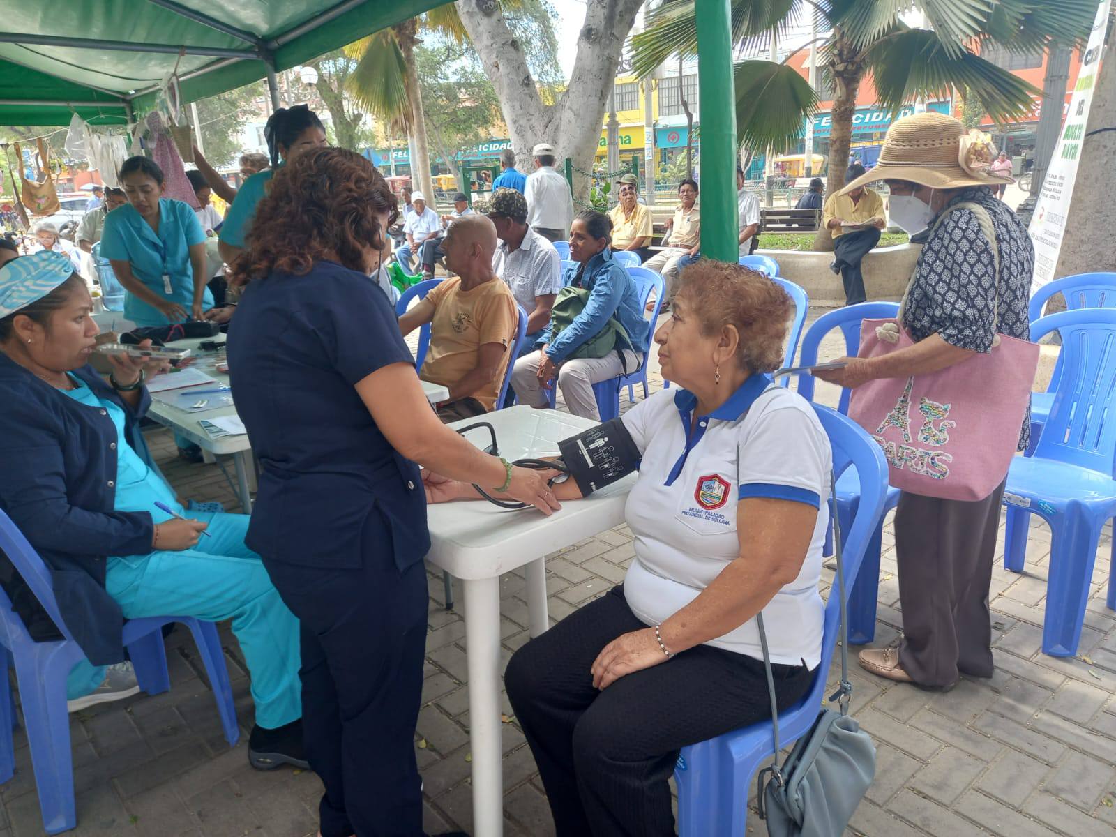 Campaña de salud preventiva benefició a más de 150 adultos mayores en el Día Internacional de la Hipertensión