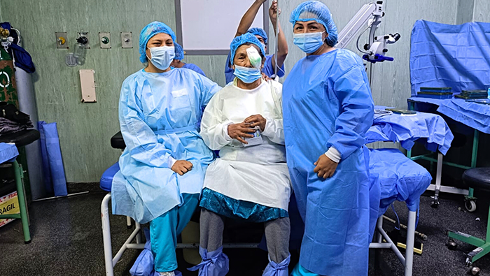 Adultos mayores de Chancay recuperan la vista