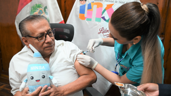 Campaña de vacunación a trabajadores del INSN contra la influenza reporta más de 500 inmunizados