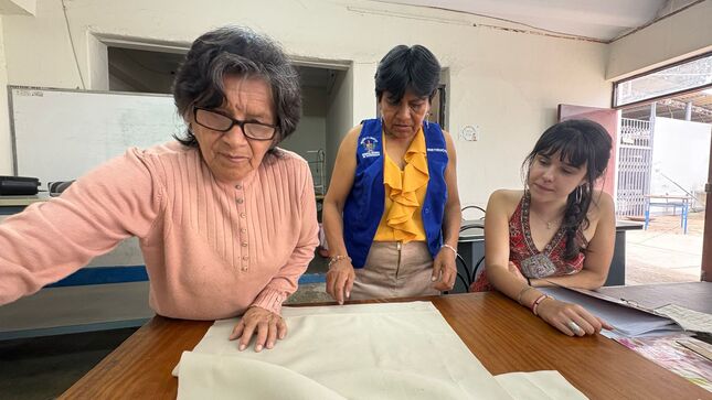 Estudiante Extranjera Se Capacita En Confección De Prendas Gracias Al Centro Regional De Capacitación