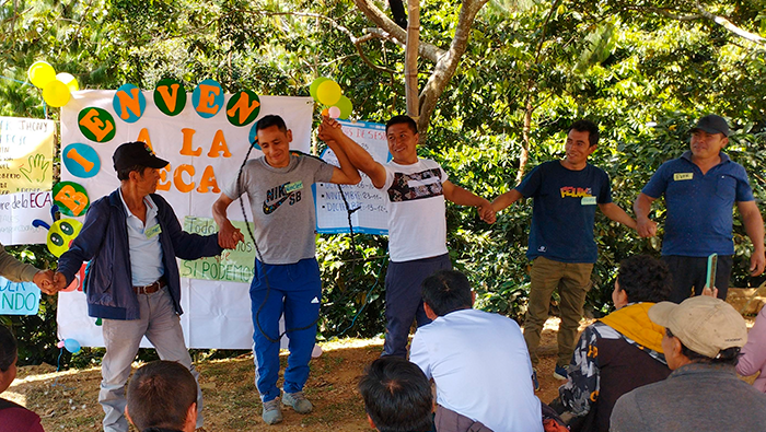 AMAZONAS ESCUELA