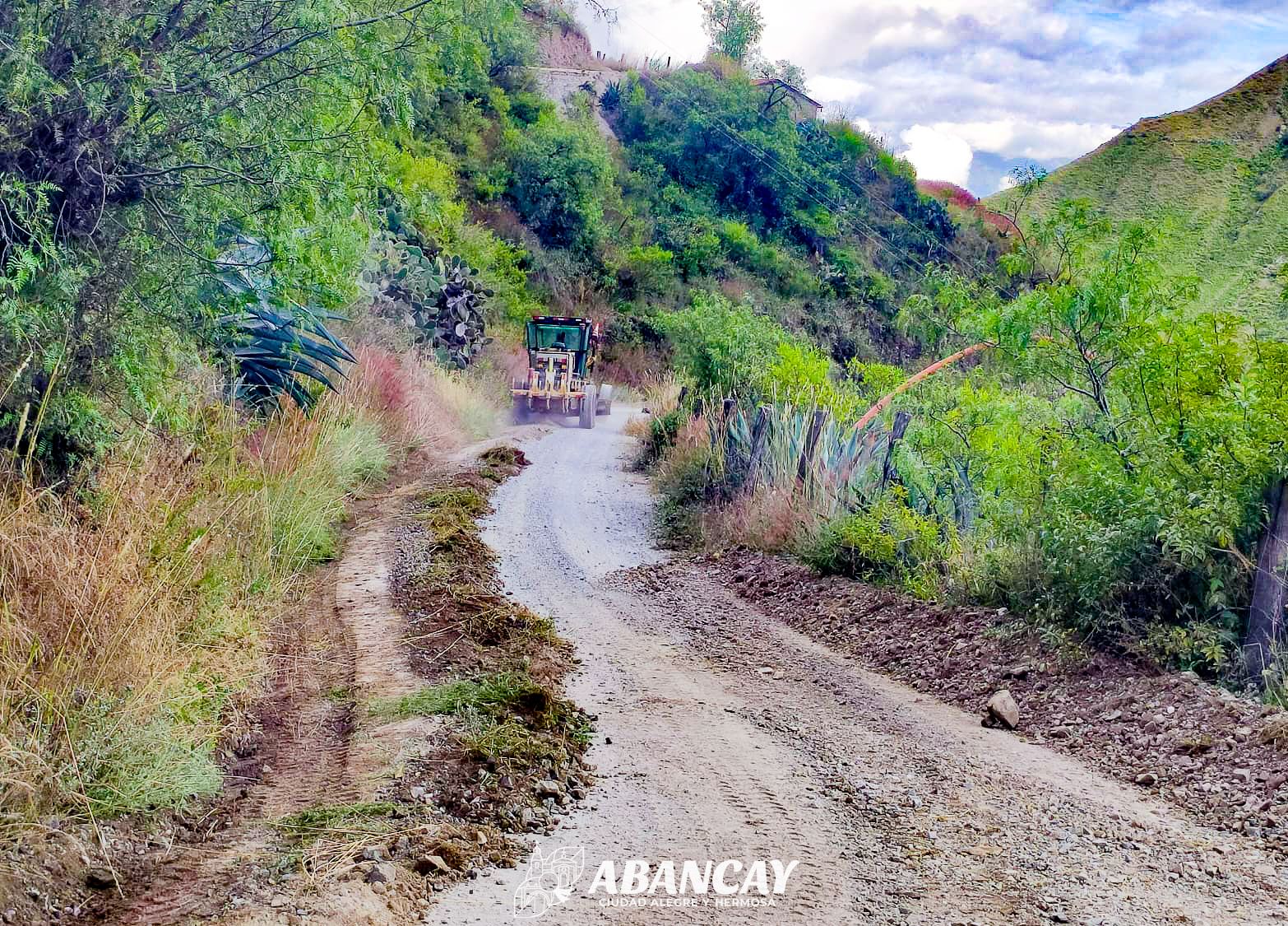 📢🚧¡No Nos Detenemos! Mpa Ejecuta Trabajos En 12 Kilómetros De Vías Rurales Entre Yaca - Ocobamba - Soccos - Lucmayoc - Circa.