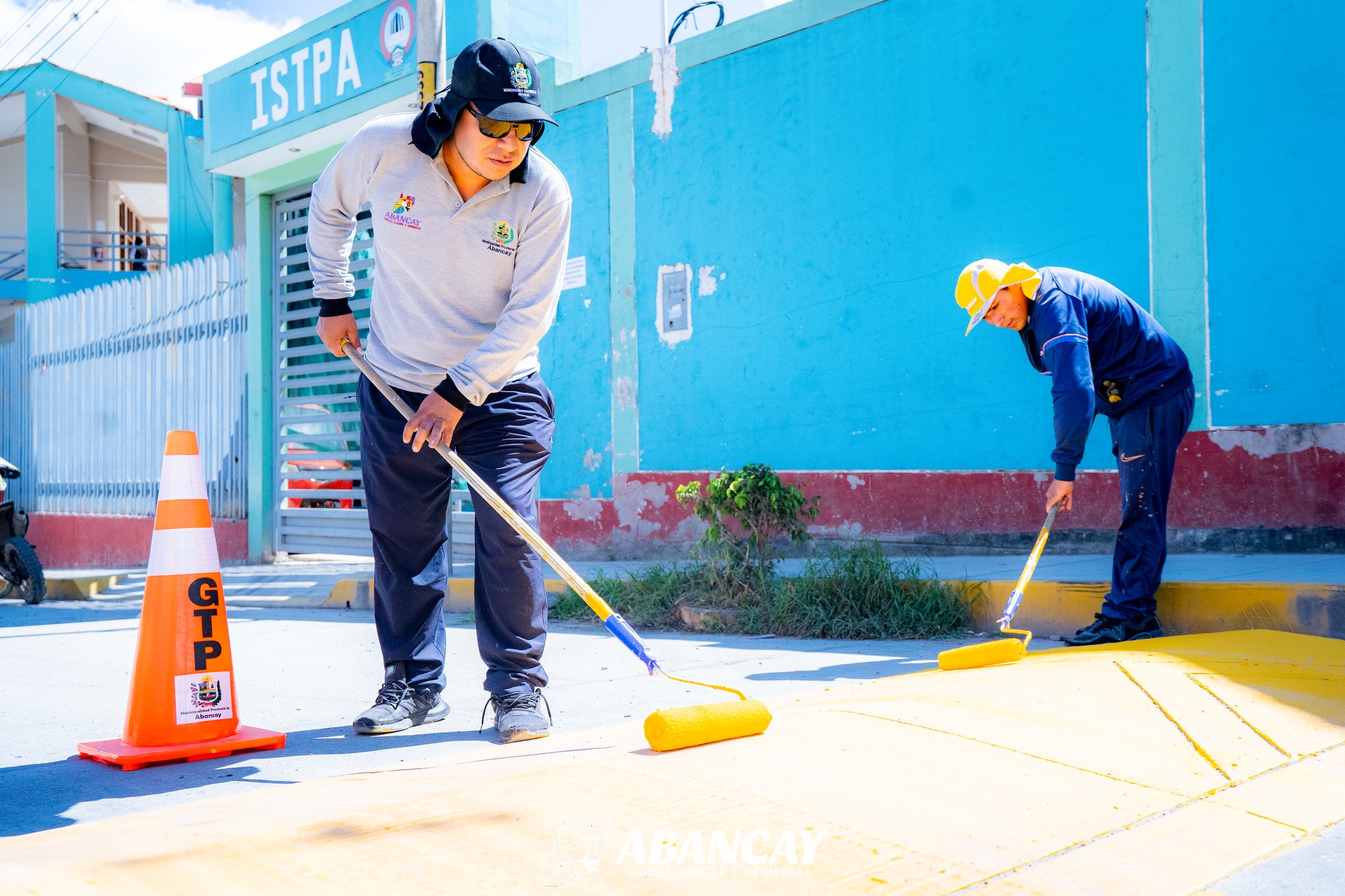 💯¡No Paramos! Estamos Trabajando Por Tu Seguridad: Avanza El Pintado De Reductores En La Ciudad.