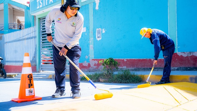 💯¡No Paramos! Estamos Trabajando Por Tu Seguridad: Avanza El Pintado De Reductores En La Ciudad.