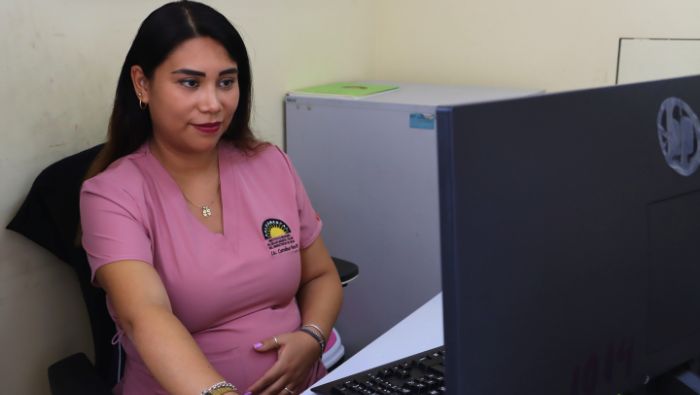 Instituto fortalece la maternidad saludable y segura en el trabajo, priorizando salud mental y prevención de riesgos laborales