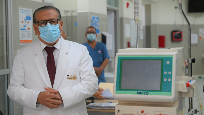 INSN recibe máquina de hemodiálisis para atender emergencias de cerca de 50 paciente
