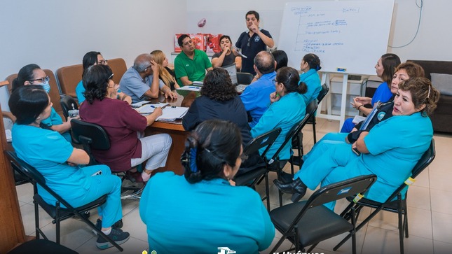 Reunión del equipo de gestión de la calidad con los jefes de los diferentes servicios