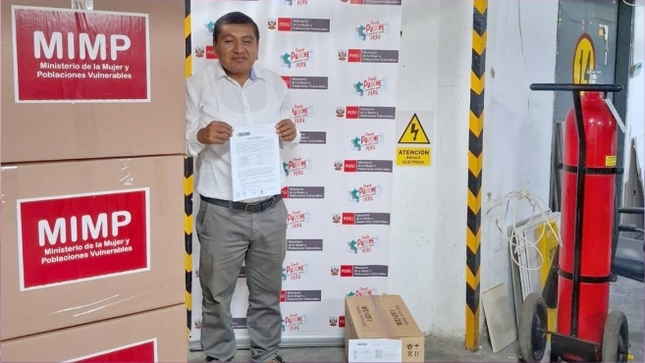 Foto Alcalde de Canoas de Punta Sal recibe donación de motobombas del MIMP