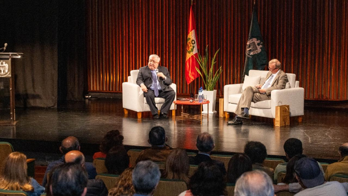 Rendimos homenaje a la memoria de Mario Vargas Llosa