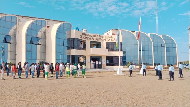 Foto Lunes cívico en la municipalidad de Canoas de Punta Sal