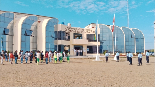 Foto Lunes cívico en la municipalidad de Canoas de Punta Sal