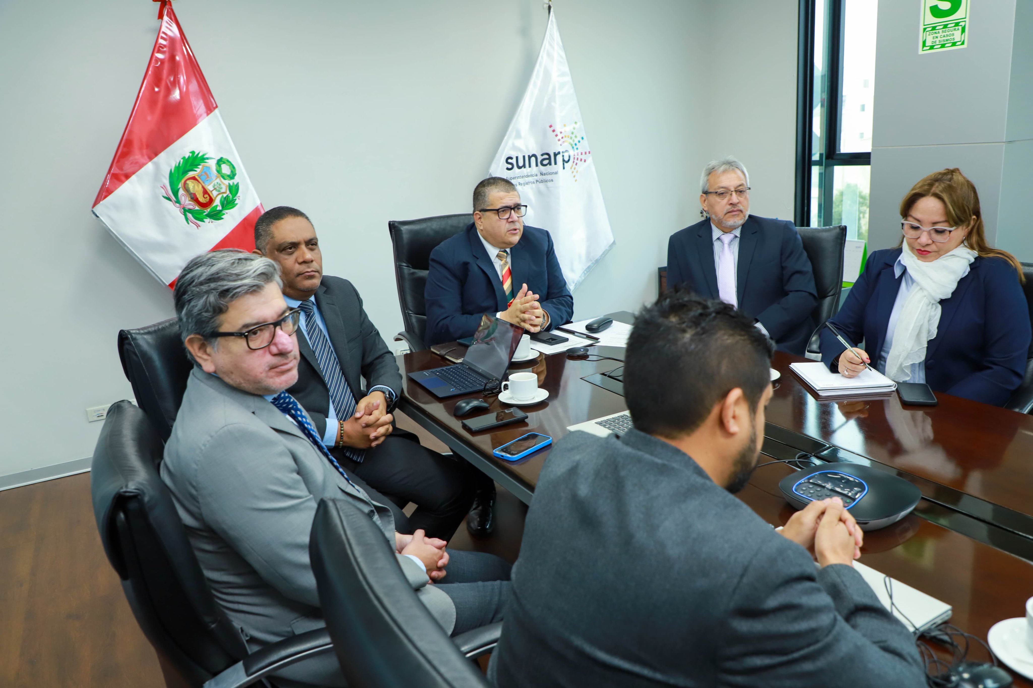 Foto de Reunión de integrantes del Consejo Directivo de la Sunarp