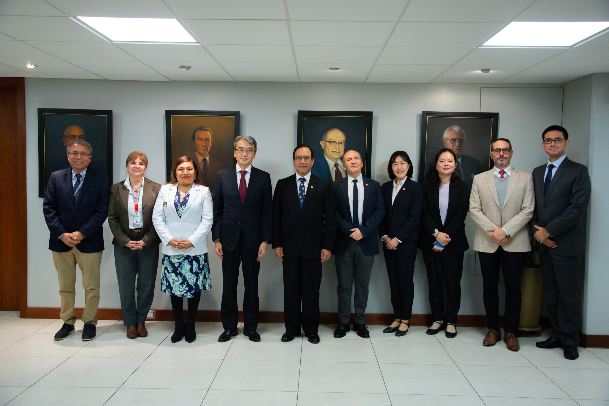 INSM fortalece lazos con Japón en encuentro diplomático y académico en la Universidad Peruana Cayetano Heredia
