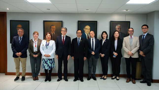 INSM fortalece lazos con Japón en encuentro diplomático y académico en la Universidad Peruana Cayetano Heredia